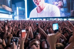 白鹿抖音男粉丝有多少_白鹿抖音男粉数？缩略图